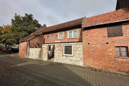 Sanierungsbedürftiges Einfamilienhaus mit Gartengrundstück - Groß Quenstedt