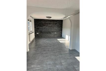 Moderne 5 Zimmer Wohnung - 1.500,00&nbsp;EUR Kaltmiete, ca.&nbsp; 120,00&nbsp;m&sup2; in Immendingen (PLZ: 78194)