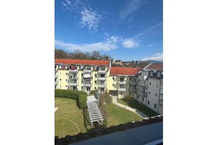 2-Zimmer-Dachgeschoßwohnung - 650,00&nbsp;EUR Kaltmiete, ca.&nbsp; 59,00&nbsp;m&sup2; in Deggendorf (PLZ: 94469)