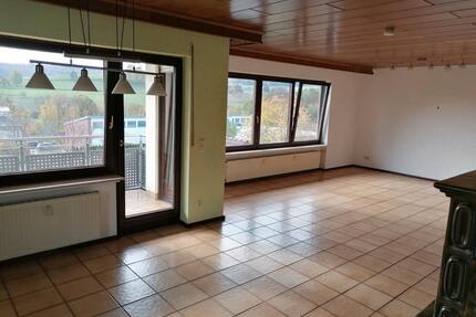 Große 4 Zimmer Wohnung in Weibersbrunn mit großem Balkon