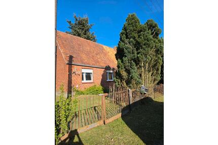 Haushälfe in Streesow - 40.000,00&nbsp;EUR Kaufpreis, ca.&nbsp; 35,00&nbsp;m&sup2; in Karstädt (PLZ: 19357)