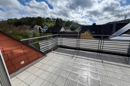 3‑Zimmer‑DG‑Wohnung mit Balkon & Garage in Wachbach zu vermieten - Bad Mergentheim