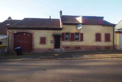 Haus zum Kaufen in Kirkel 78.000,00 € 133 m²