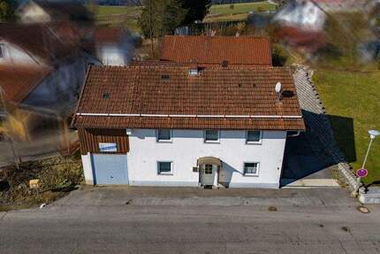 Bayerischer Wald: Renovierungsbedürftiges Einfamilienhaus in Reichenbach, Gemeinde Iggensbach