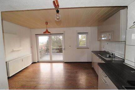 Gemütliche 2,5 ZKB Wohnung mit Balkon in Wemmetsweiler, zentral - Merchweiler