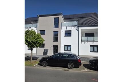 Dachgeschoss 2 Zimmer Wohnung, 67m2 mit Abstellraum und Parkplatz - Alsdorf
