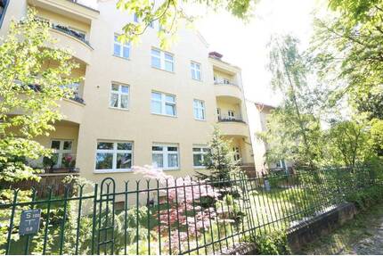 Vermietete Altbauwohnung mit Balkon im exklusiven Villenviertel! - Berlin Lichterfelde