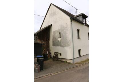 Charmantes Einfamilienhaus mit Potenzial in Burg (Mosel) - Irmenach