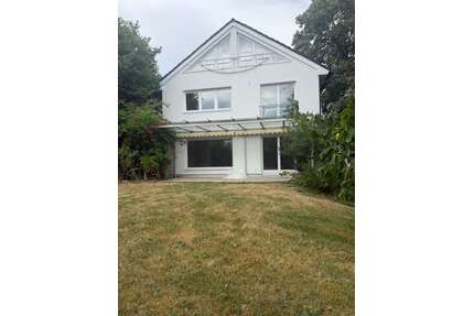 Haus zum Mieten in Friedrichsdorf 2.950,00 € 200 m²