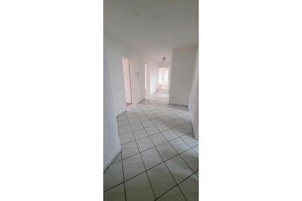 3,5 Zimmer Wohnung mit Balkon - 1.320,00&nbsp;EUR Kaltmiete, ca.&nbsp; 102,00&nbsp;m&sup2; in Albershausen (PLZ: 73095)