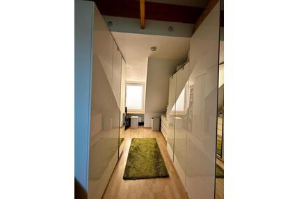 Tolle Dachgeschosswohnung - 900,00&nbsp;EUR Kaltmiete, ca.&nbsp; 105,00&nbsp;m&sup2;&nbsp;Wohnfl&auml;che in Essen (PLZ: 45359)