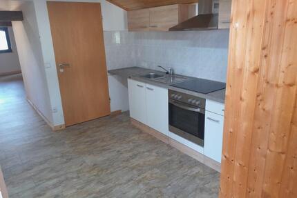 Wohnung Dachgeschoßwohnung - 525,00&nbsp;EUR Kaltmiete, ca.&nbsp; 68,00&nbsp;m&sup2; in Oberschneiding (PLZ: 94363)