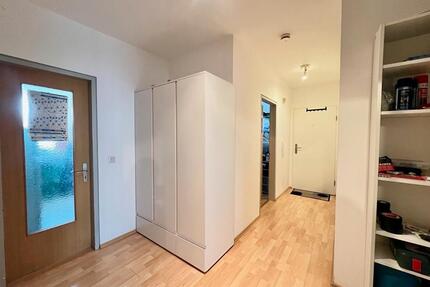Helle 3-Zimmer-Wohnung mit Balkon, Einbauküche & Tiefgarage - Burghausen