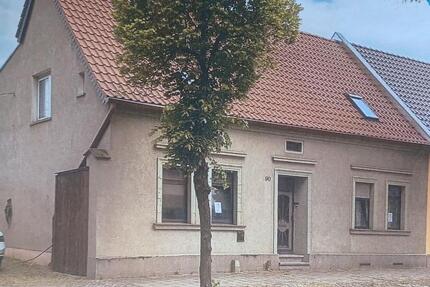 Einfamilienhaus - 55.000,00&nbsp;EUR Kaufpreis, ca.&nbsp; 130,00&nbsp;m&sup2; in Calbe (Saale) (PLZ: 39240)
