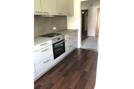Helle und gemütliche 3-Zimmerwohnung mit neuer Einbauküche, Balkon und einer kleinen Loggia in ruhiger und zentrumsnaher Lage - Nürnberg Maxfeld