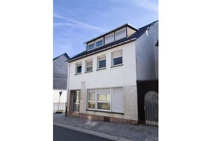 Haus zum Kaufen in Mengerskirchen 269.000,00 € 235 m²