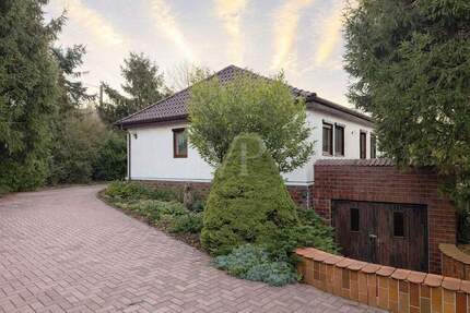 EINMALIG IN WEINBÖHLA - BAUGRUNDSTÜCK MIT GENEHMIGUNG FÜR 3 EFH & TRAUMBLICK AUF DIE ALBRECHTSBURG