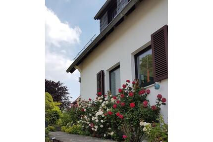 Hochwertige, helle 4 Zimmer-Wohnung mit überdachter Terrasse - Lindlar