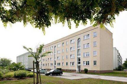 Wohnung mit Aussicht- Komplett renoviert- Einbauküche auf Wunsch! - Lutherstadt Eisleben