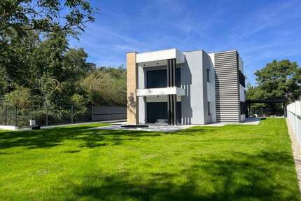 Haus zum Kaufen in Halle (Saale)-Dölau 1.100.000,00 € 219 m²