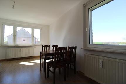 3 Zimmer + EBK - 330,00&nbsp;EUR Kaltmiete, ca.&nbsp; 57,00&nbsp;m&sup2; in Lunzenau (PLZ: 09328)
