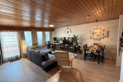 3,5-Zimmer Dachwohnung mit Balkon & schöner Aussicht in Schönaich