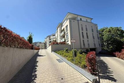 Wunderschöne großzügige 3,5 Zi.-EG Wohnung mit 2 Terrassen, ca. 150 qm eigener Gartenanteil, Gäste-WC, TG-Platz und Abstellraum - Lahr/Schwarzwald