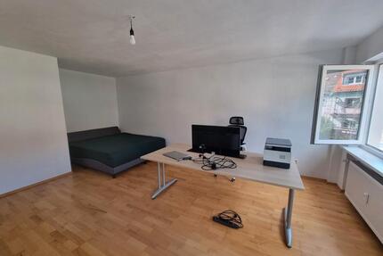 Schöne und helle 1-1,5 Zimmer Wohnung in der Kurhessenstraße - Frankfurt am Main Ginnheim