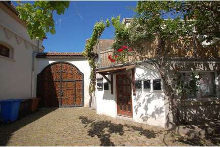 Haus zum Kaufen in Neustadt an der Weinstraße 999.000,00 € 389 m²