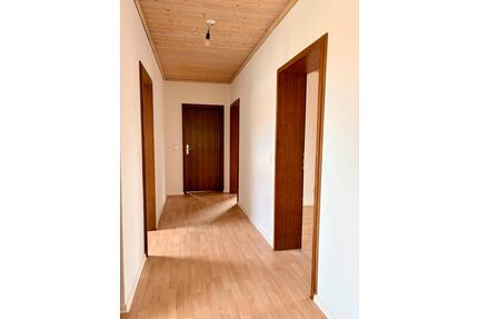 3 Zimmer Wohnung 105 m2 mit Balkon und zusätzlich Dachgeschoss - Neu-Ulm Burlafingen