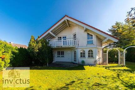 Ein Haus zum Verlieben: ca. 320 m² Wohnfläche, 7 Zi., Garten, Doppelgarage & Einliegerwohnung - Wüstenrot / Neuhütten