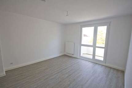 Wohnung zum Mieten in Halle (Saale) 356,00 € 49.37 m²