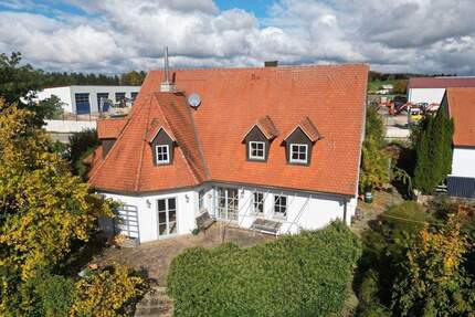 Idyllisches Domizil auf großem Grundstück - 173 m² Familien-Glück! - Bergen