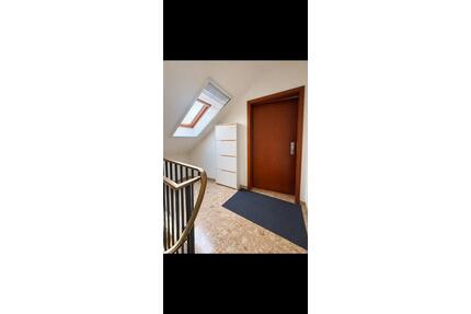 Gemütliche 2,5-Zimmer-Dachgeschosswohnung in Langweid am Lech