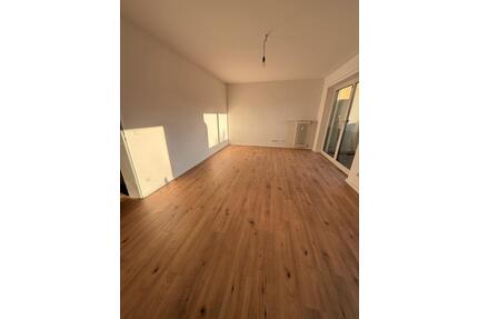 3 Zimmer Wohnung mit Balkon, Küche 2 Tiefgaragenstellplätzen - Troisdorf Altenrath