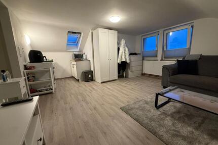 Schöne helle Dachgeschosswohnung zu vermieten (möbliert) - Horn-Bad Meinberg