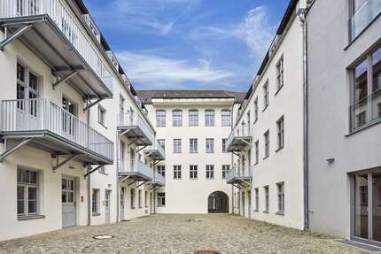 Wohnung zum Mieten in Augsburg 3.499,24 € 254.49 m²