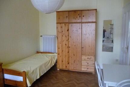 Möbliertes Zimmer in Bonn Poppelsdorf für Studentinnen