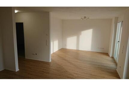 Helle und moderne 2 Zimmer Wohnung mit Garten zu vermieten - Hemhofen