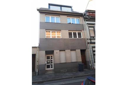 renoviert: gut aufgeteilte 2,5 Zi. Wohnung - Krefeld Cracau