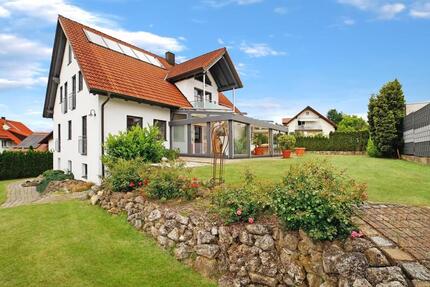 Villa zur Miete 7 Zimmer 256qm2 Wohnfl. - Hohenwart