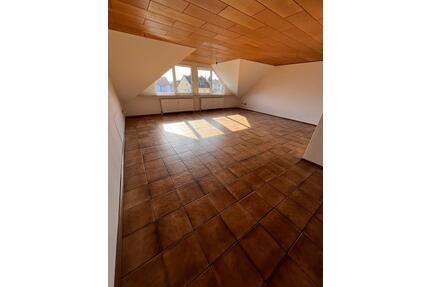 Schöne, helle 3 Zimmer Dachgeschoßwohnung - Speichersdorf