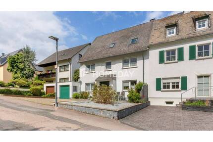 Wohnraum für Generationen: Großzügiges Haus mit Garage und weitläufigem Gartenareal in Trier