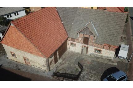 Großscheune mit Wohnhaus- und Gewerbepotenzial 1000 qm Grundstück - Diemelstadt