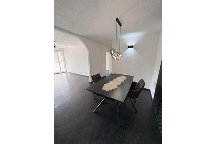 3,5-Zimmer-Wohnung mit 2 Balkonen, Stellplatz & schöner Aussicht - Schelklingen