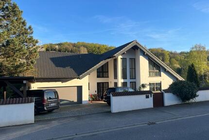 freistehendes Architektenhaus bei Bamberg: groß, grün, hochwertig - Oberaurach