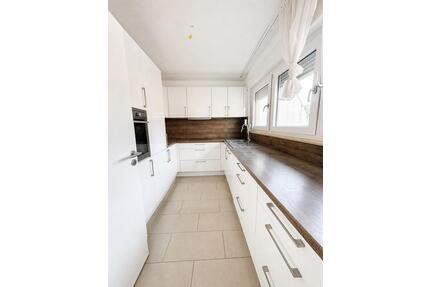 Helle 4-Zimmer Wohnung mit Balkon, Einbauküche und Stellplatz - Walheim