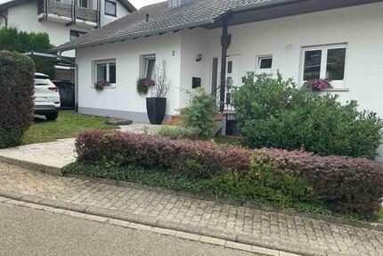 Gepflegtes Einfamilienhaus mit Einliegerwohnung in ruhiger Lage. - Leimen