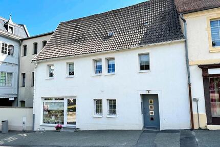 Wohn- und Geschäftshaus - 200.000,00&nbsp;EUR Kaufpreis, ca.&nbsp; 221,00&nbsp;m&sup2; in Querfurt (PLZ: 06268)