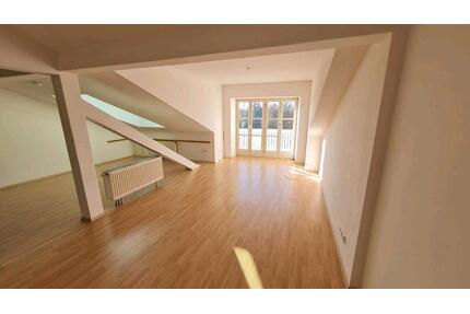 Helle 2-Zimmer Dachgeschoss Wohnung am Stadtplatz in Eggenfelden